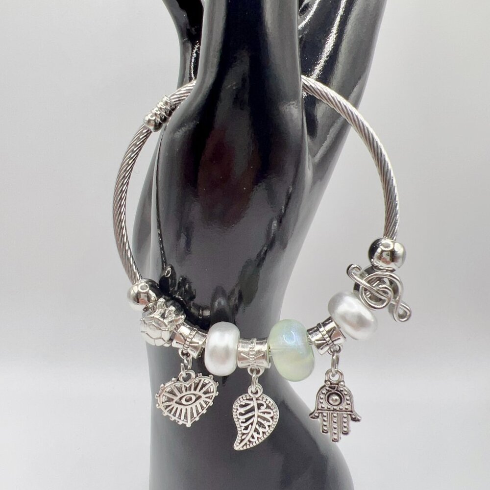 Adjustable Metal Bracelet with Luxury Charms – Elegant Jewelry